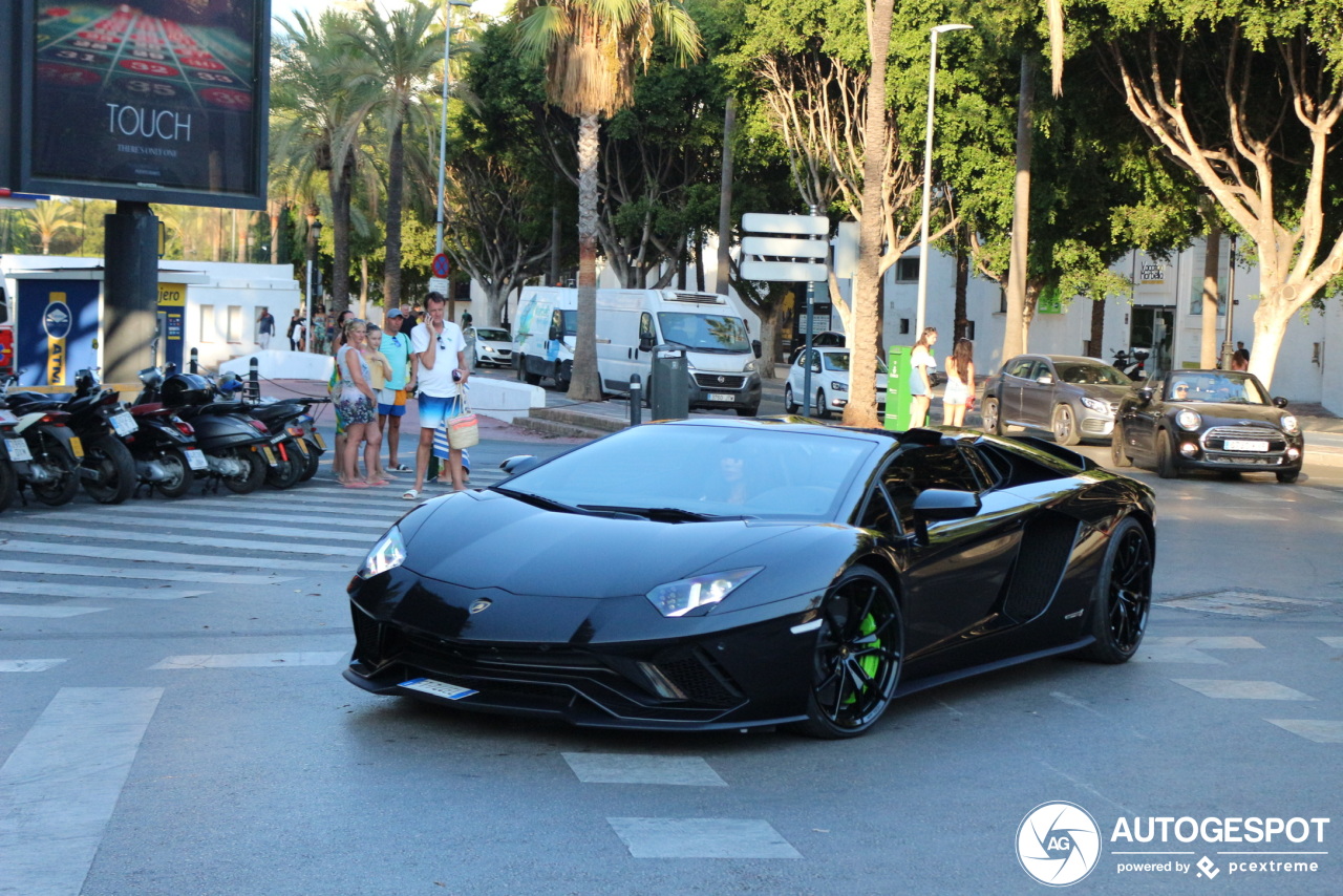 Lamborghini Aventador S LP740-4 Roadster