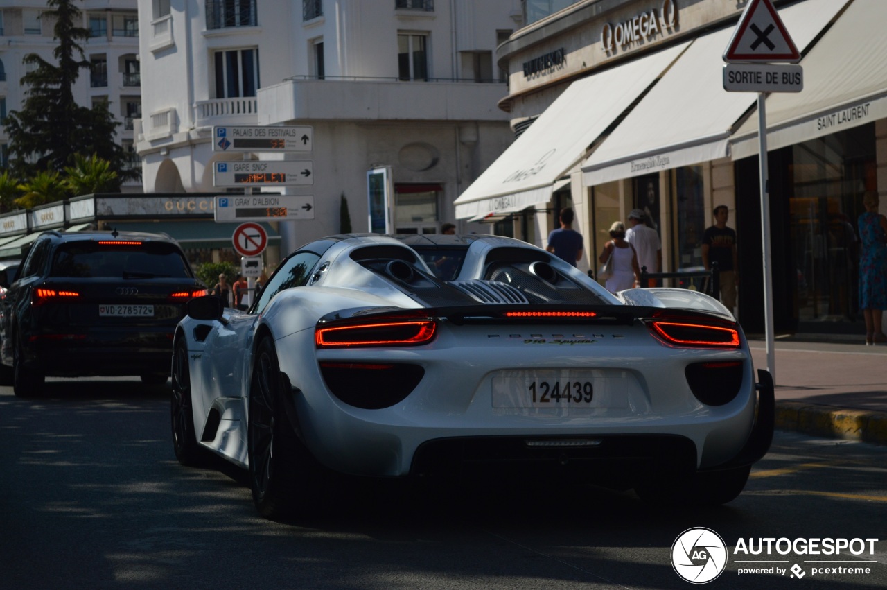 Porsche 918 Spyder Weissach Package