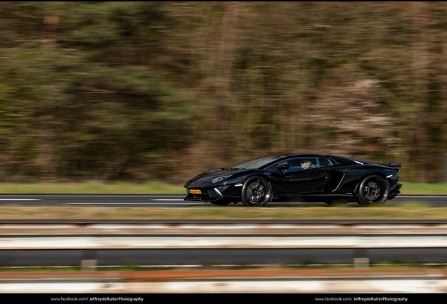 Lamborghini Aventador LP700-4 Roadster