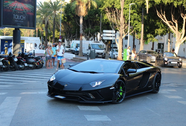 Lamborghini Aventador S LP740-4 Roadster