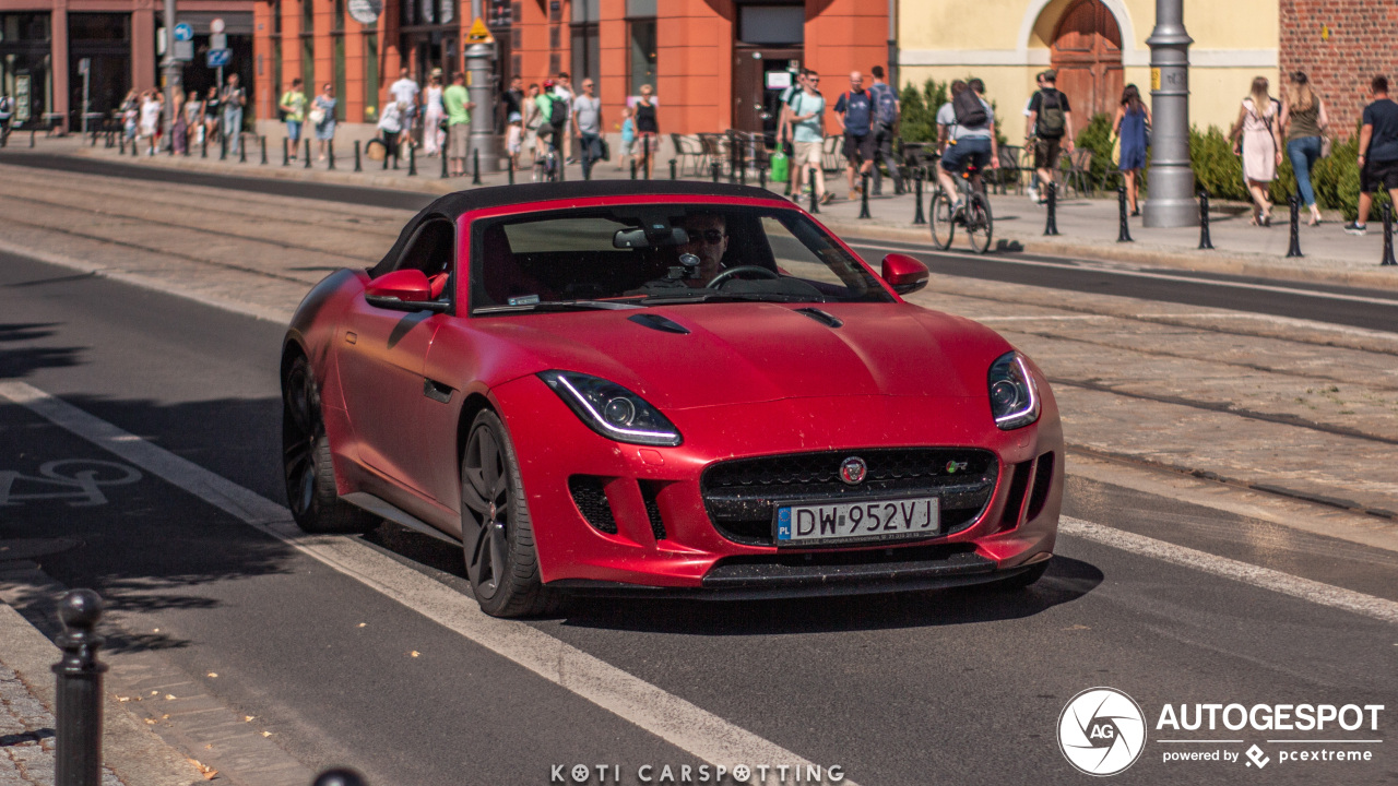 Jaguar F-TYPE R Convertible