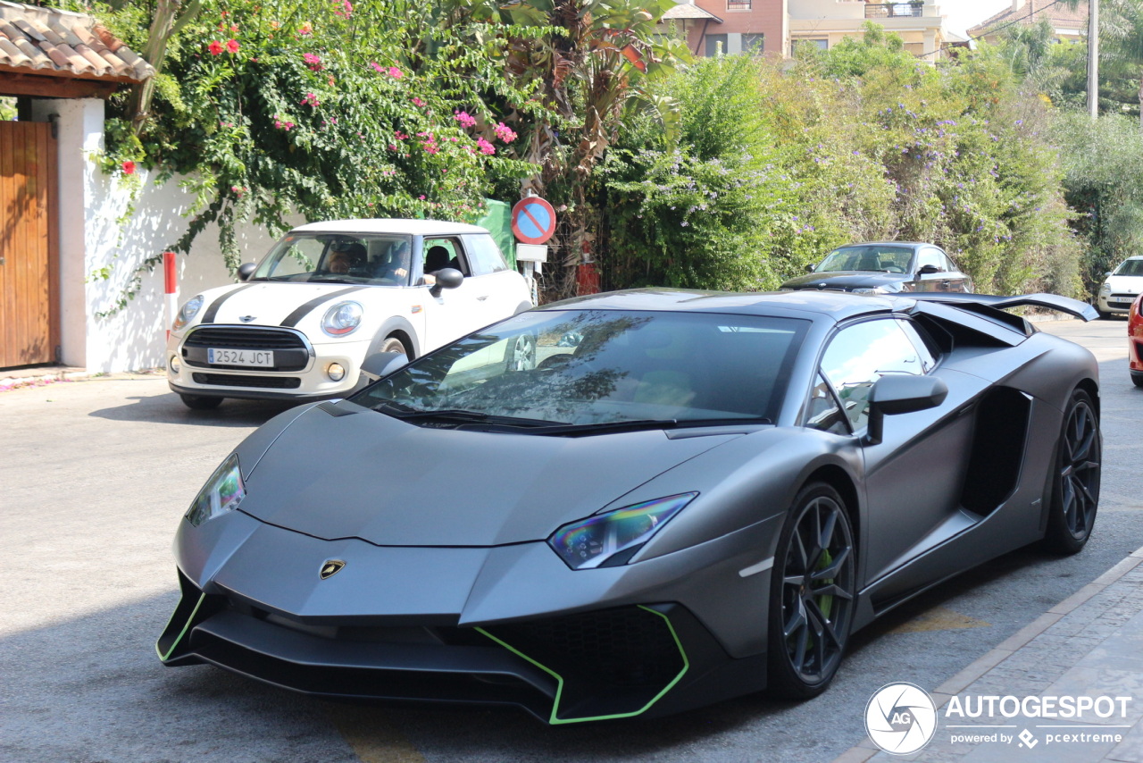 Lamborghini Aventador LP700-4 Roadster