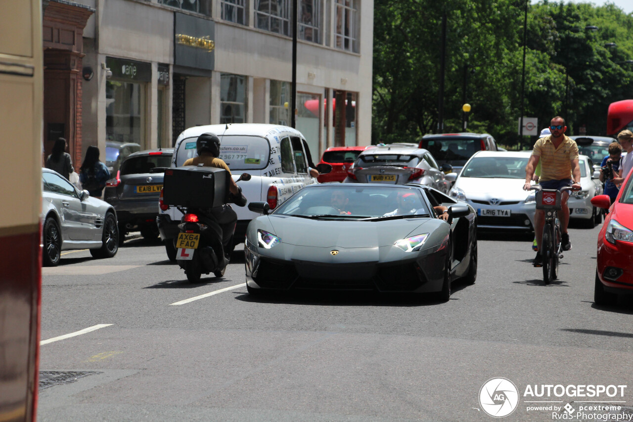 Lamborghini Aventador LP700-4 Roadster