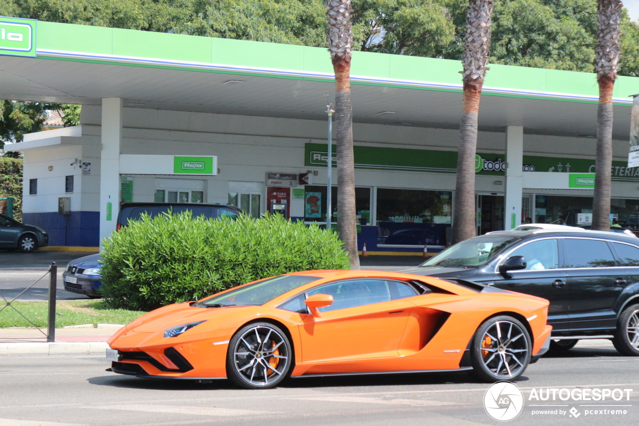 Lamborghini Aventador S LP740-4