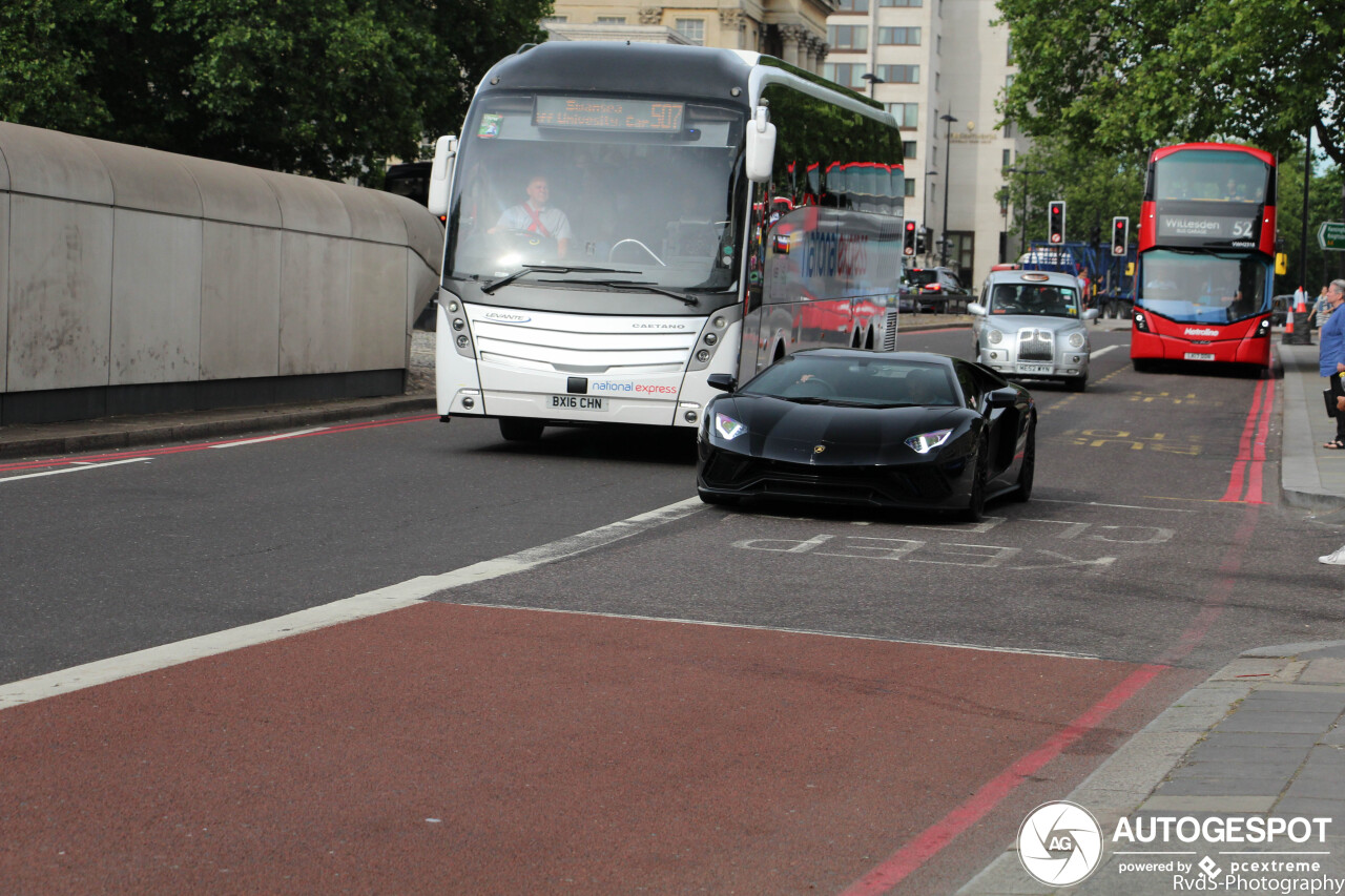 Lamborghini Aventador S LP740-4