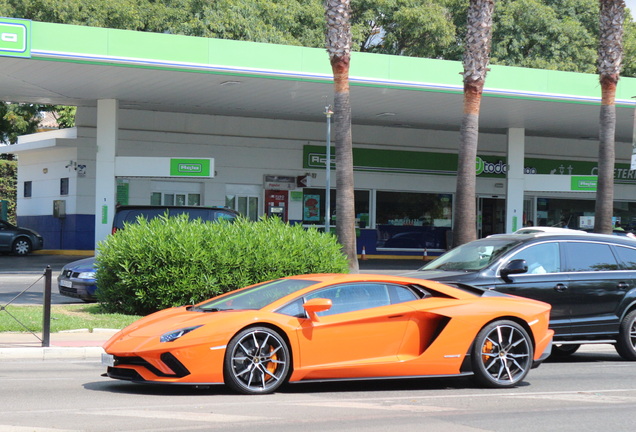 Lamborghini Aventador S LP740-4