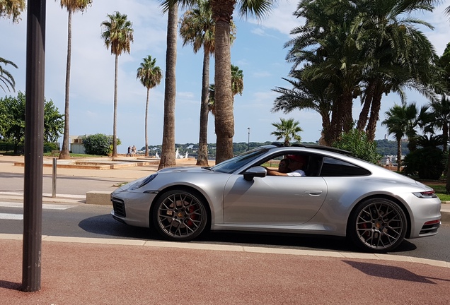 Porsche 992 Carrera 4S