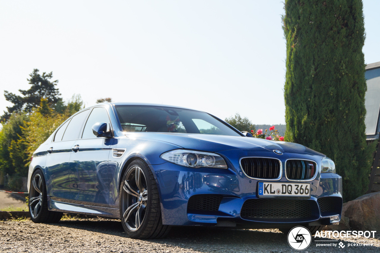 BMW M5 F10 2011