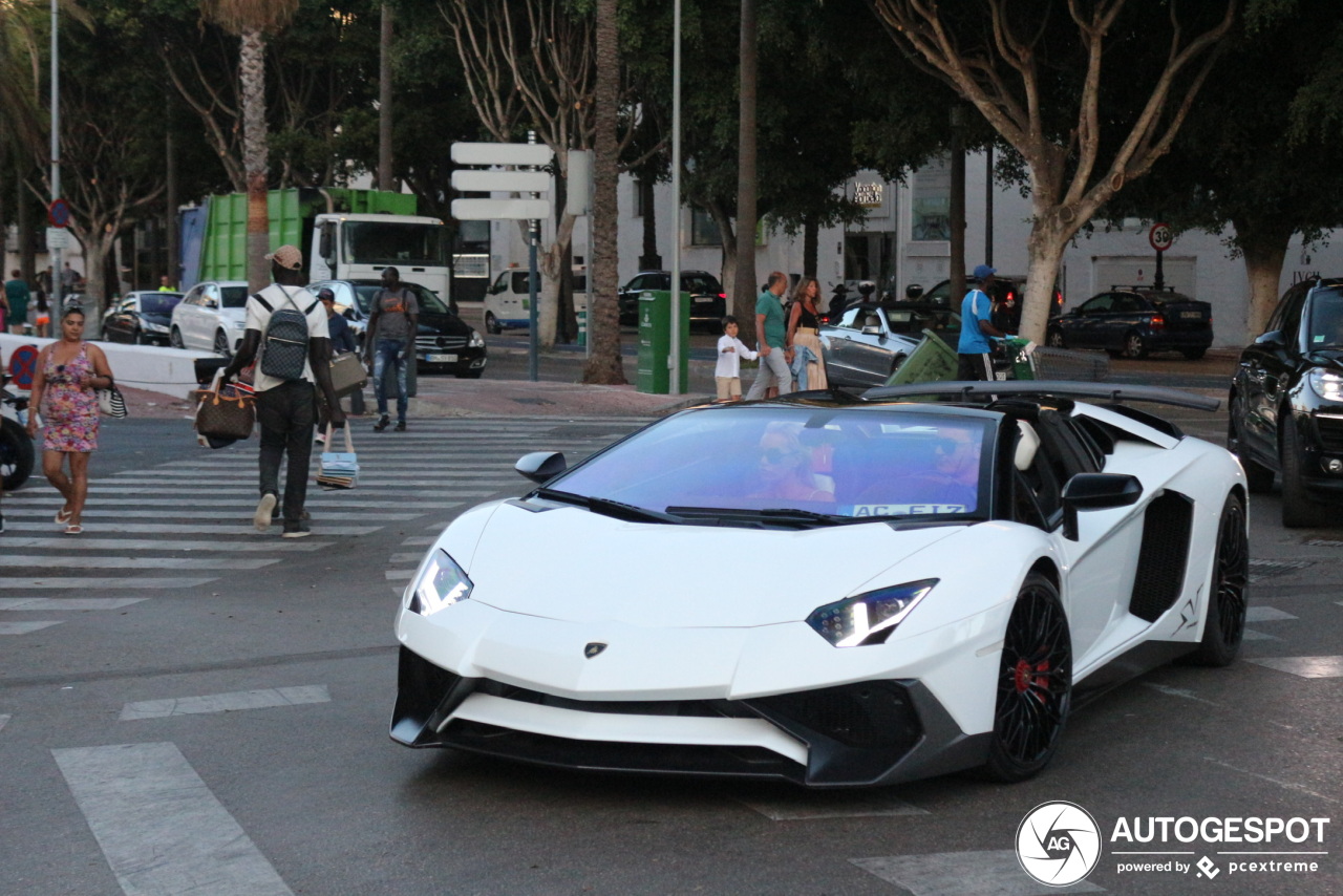 Lamborghini Aventador LP700-4 Roadster