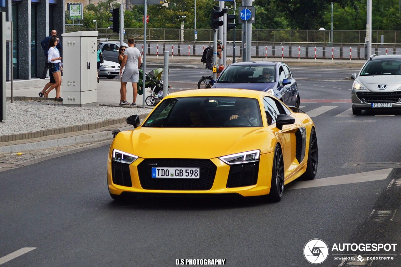 Audi R8 V10 Plus 2015