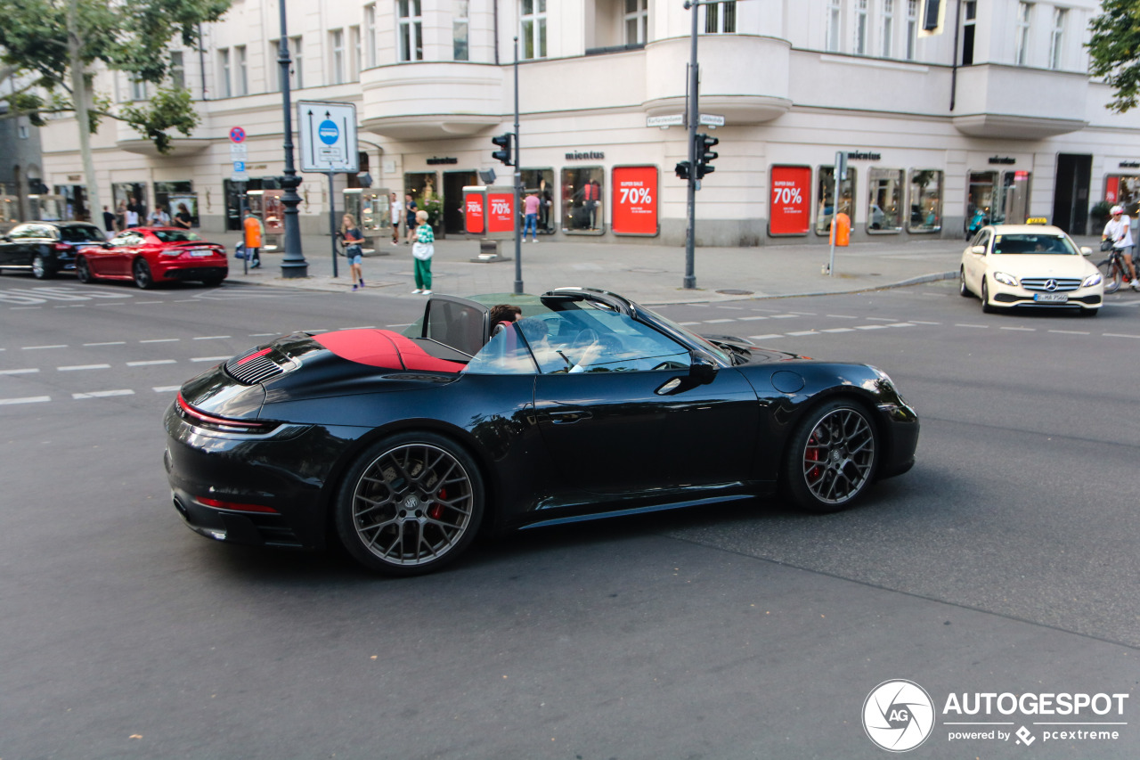 Porsche 992 Carrera 4S Cabriolet