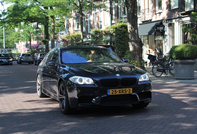 BMW M5 F10 2011