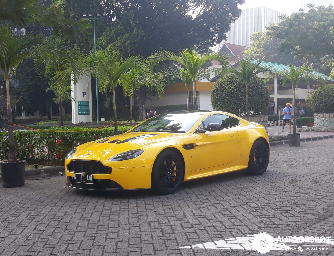 Aston Martin V12 Vantage S