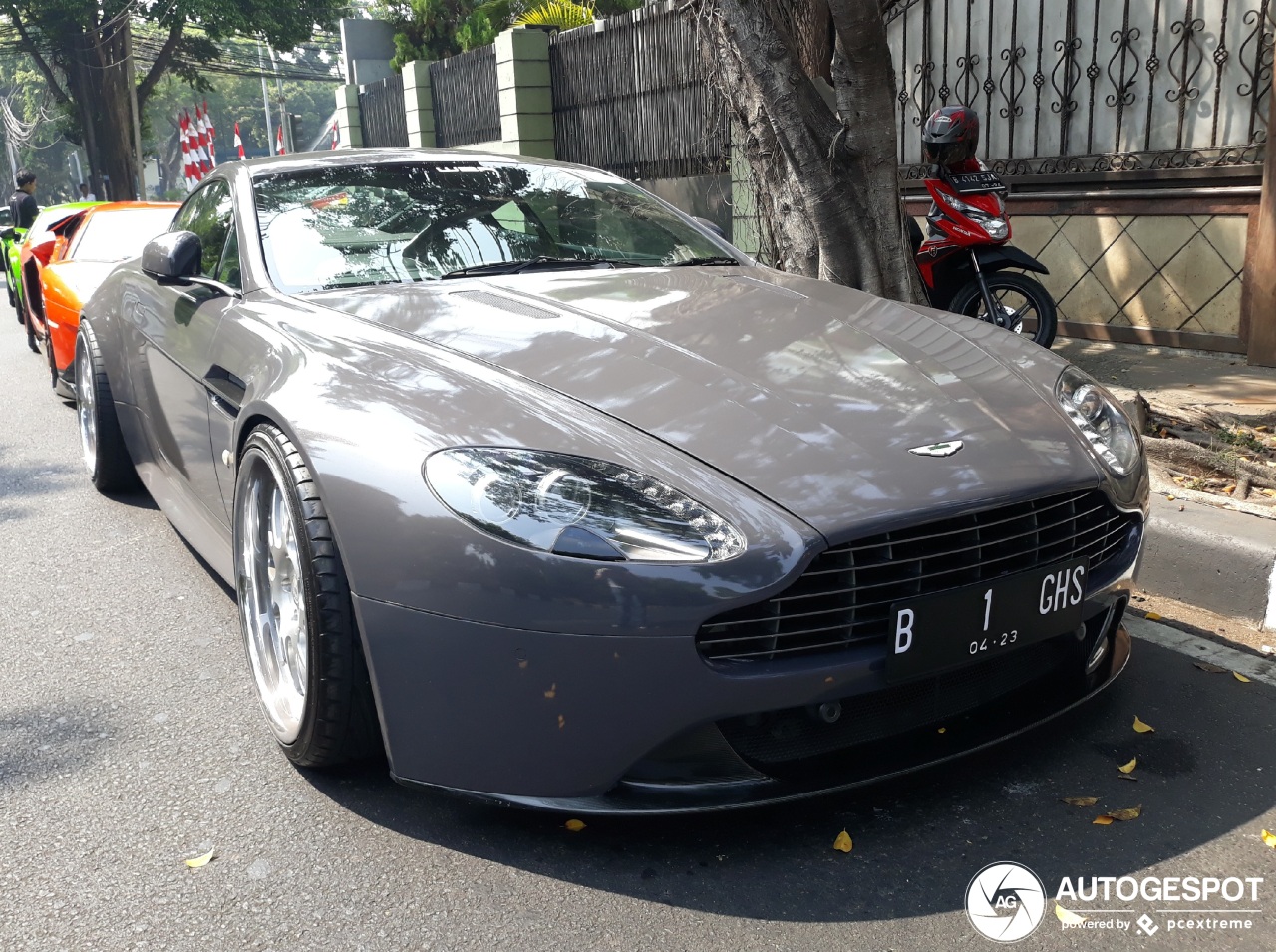 Aston Martin V8 Vantage 2012