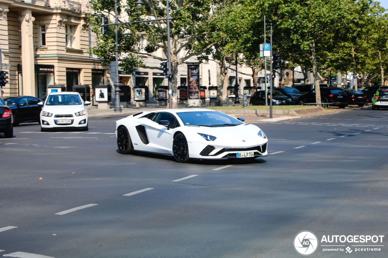 Lamborghini Aventador S LP740-4