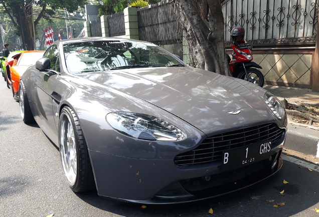 Aston Martin V8 Vantage 2012