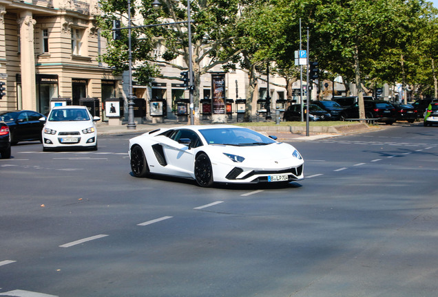 Lamborghini Aventador S LP740-4