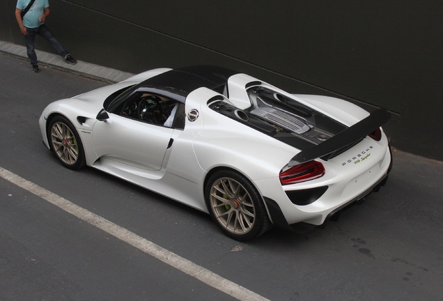 Porsche 918 Spyder Weissach Package