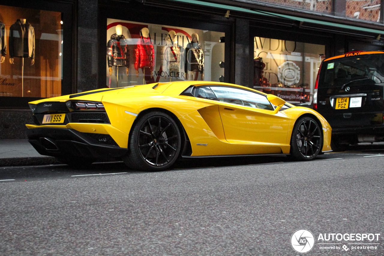 Lamborghini Aventador S LP740-4