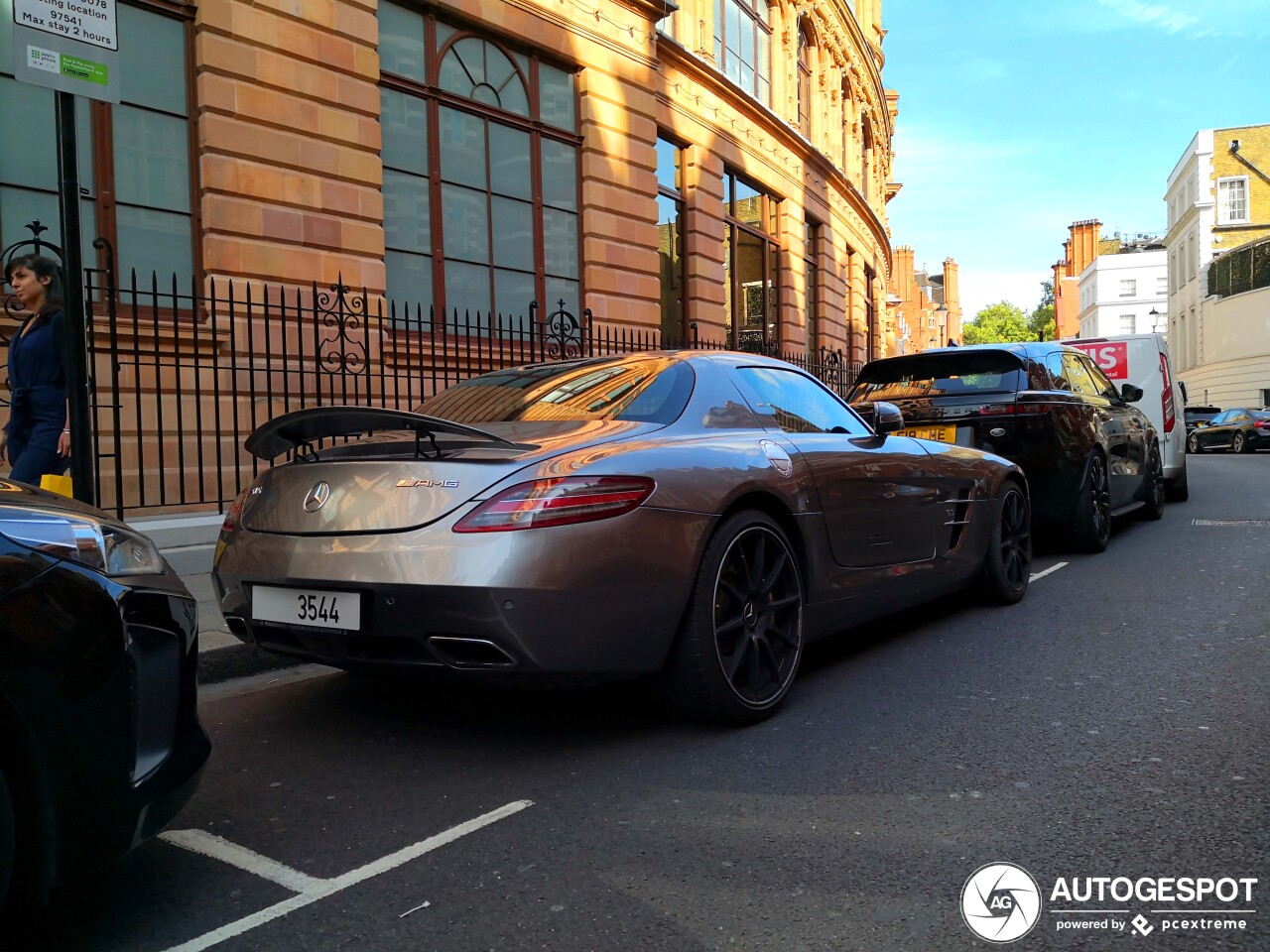 Mercedes-Benz SLS AMG