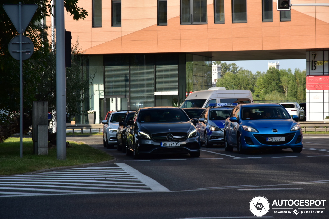 Mercedes-AMG A 45 W176 2015