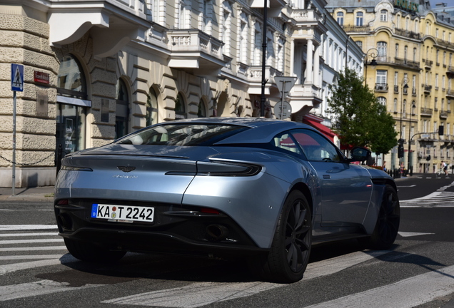 Aston Martin DB11 AMR