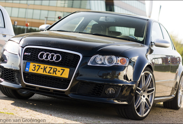 Audi RS4 Sedan