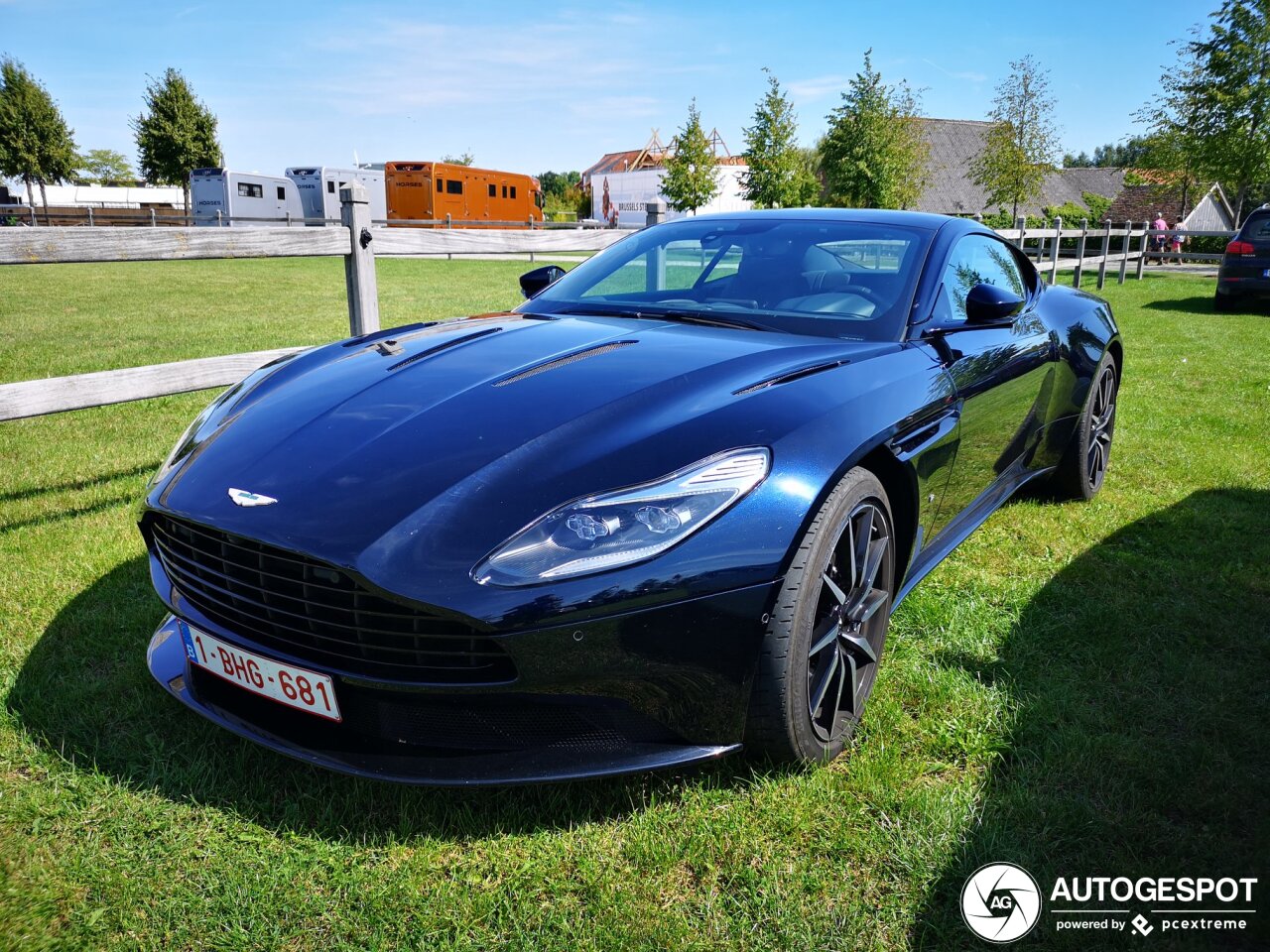 Aston Martin DB11