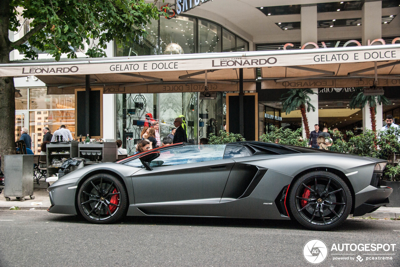 Lamborghini Aventador LP700-4 Roadster Pirelli Edition