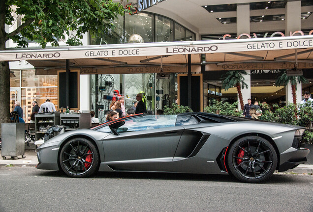 Lamborghini Aventador LP700-4 Roadster Pirelli Edition