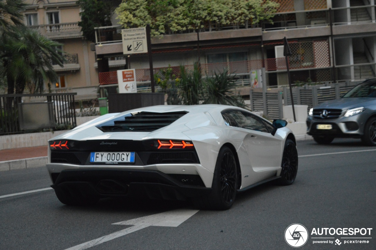 Lamborghini Aventador S LP740-4