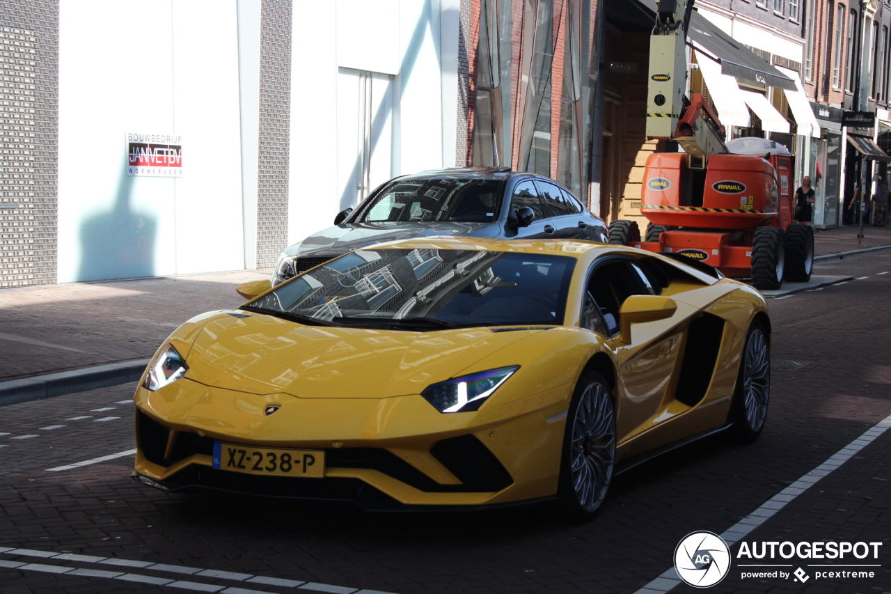 Lamborghini Aventador S LP740-4