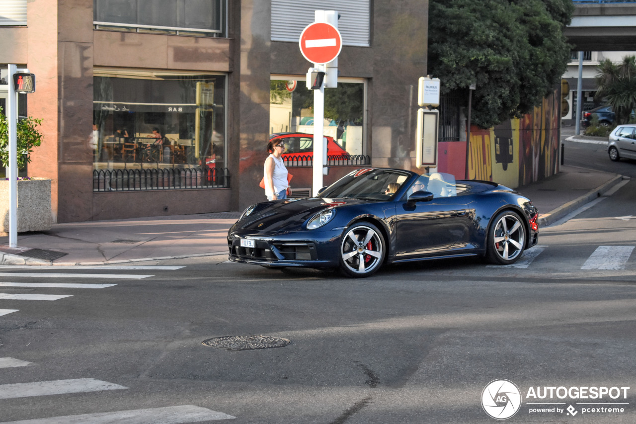 Porsche 992 Carrera 4S Cabriolet