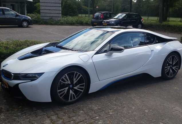 BMW i8