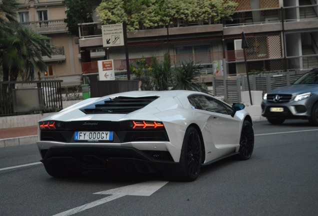 Lamborghini Aventador S LP740-4