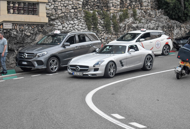 Mercedes-Benz SLS AMG