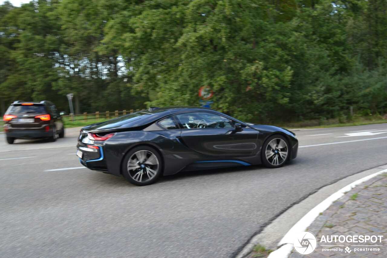 BMW i8