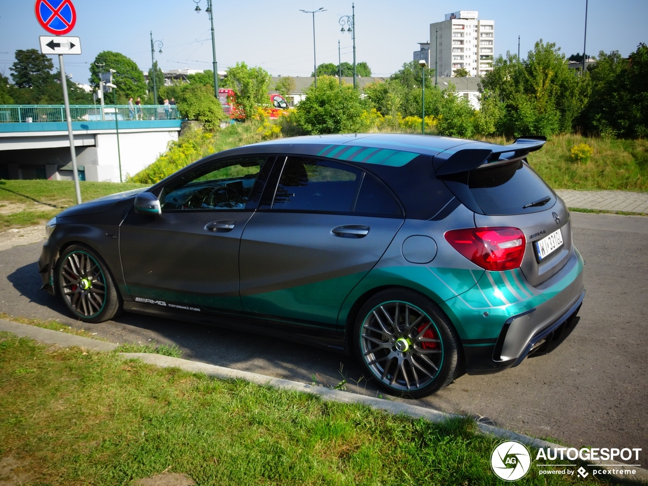 Mercedes-AMG A 45 W176 2015