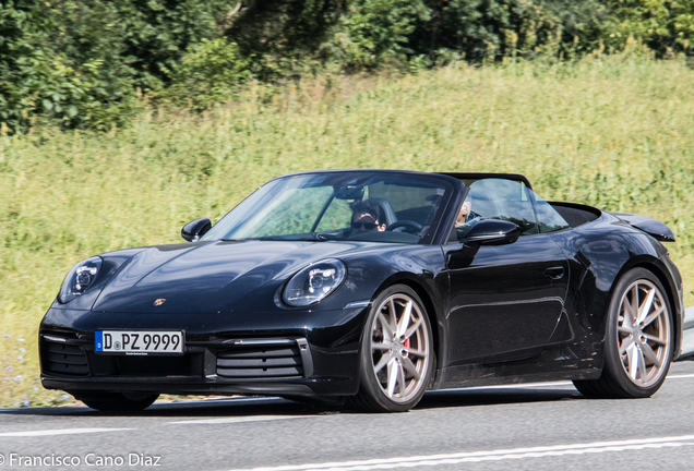 Porsche 992 Carrera 4S Cabriolet