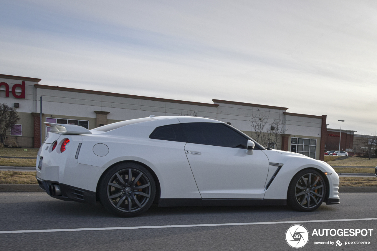 Nissan GT-R 2012