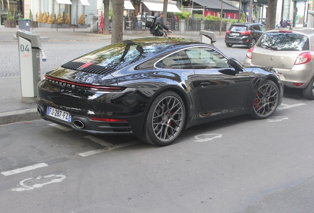 Porsche 992 Carrera 4S