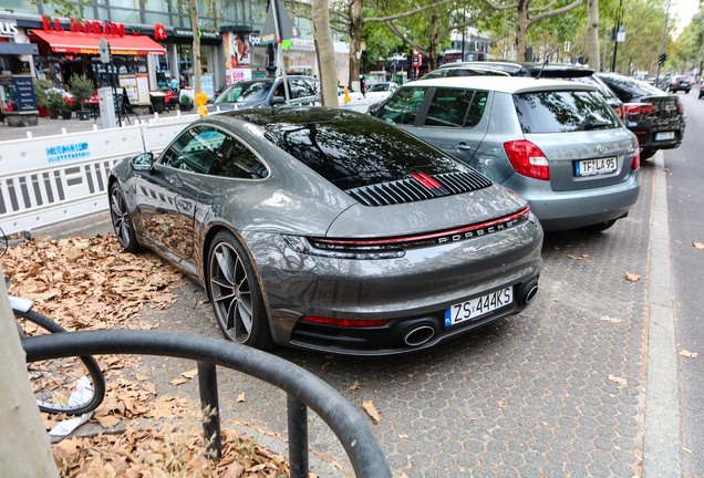 Porsche 992 Carrera 4S