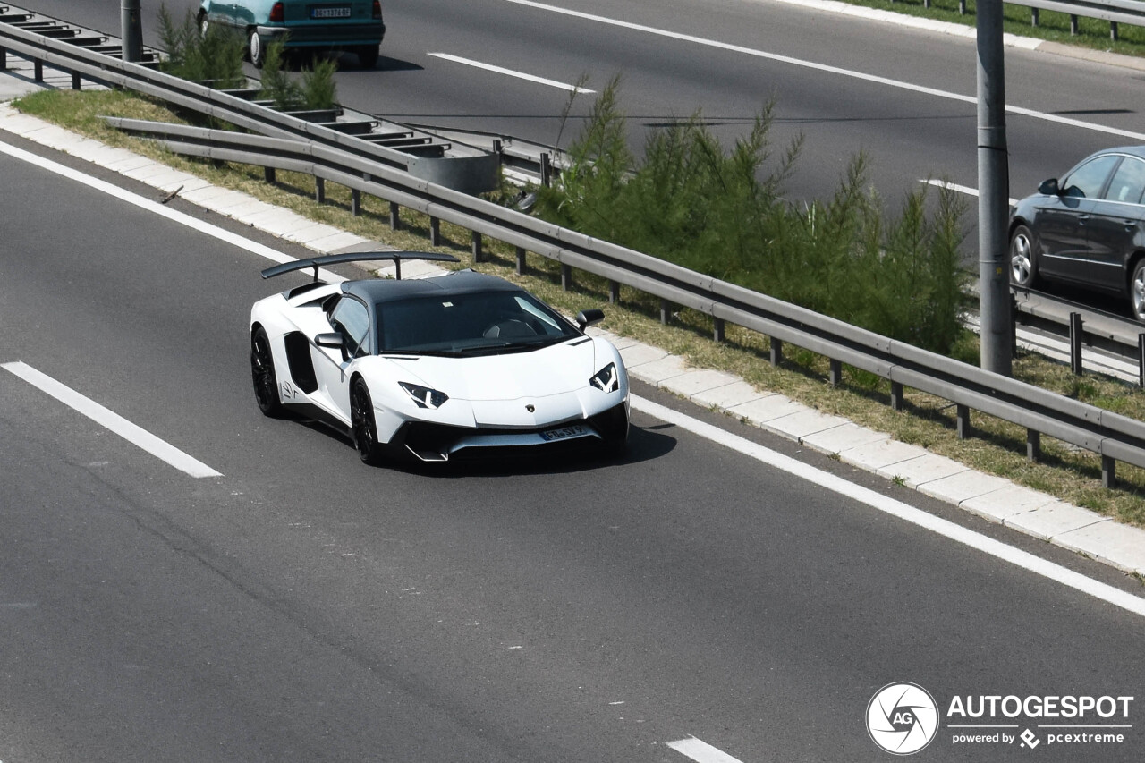 Lamborghini Aventador LP750-4 SuperVeloce Roadster