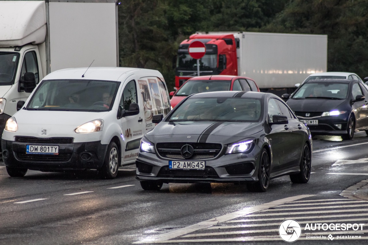 Mercedes-Benz CLA 45 AMG C117