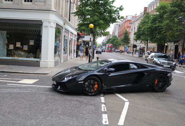 Lamborghini Aventador LP700-4