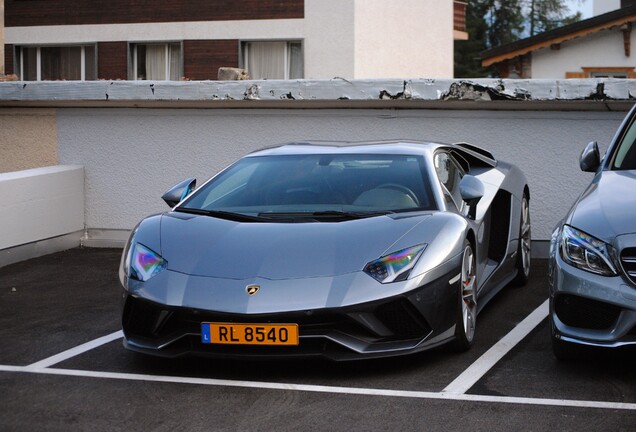 Lamborghini Aventador S LP740-4