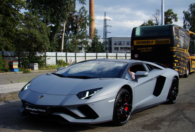 Lamborghini Aventador S LP740-4 Roadster