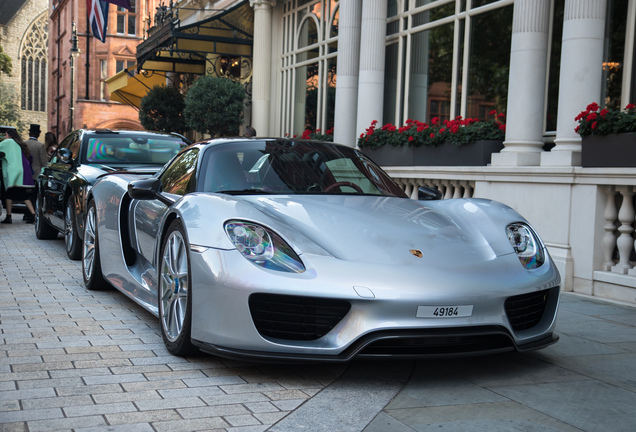 Porsche 918 Spyder Weissach Package