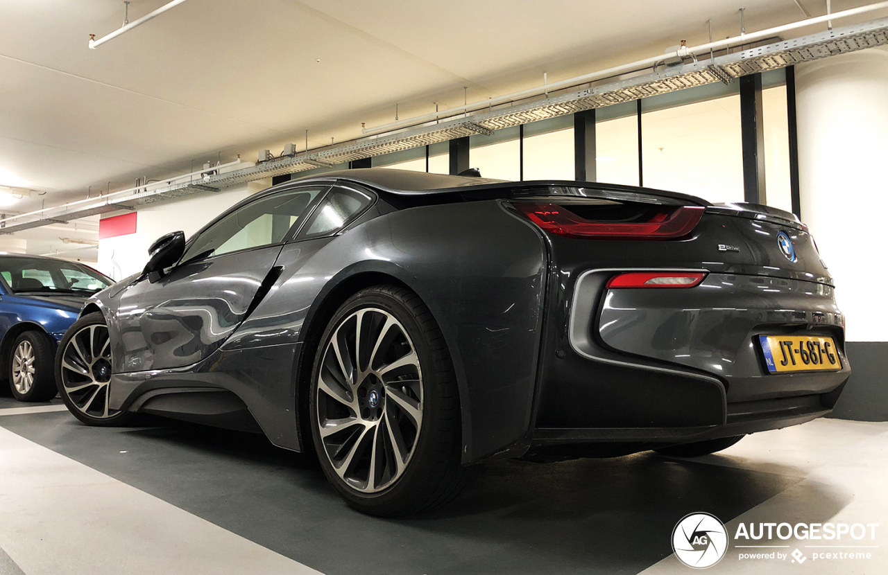 BMW i8