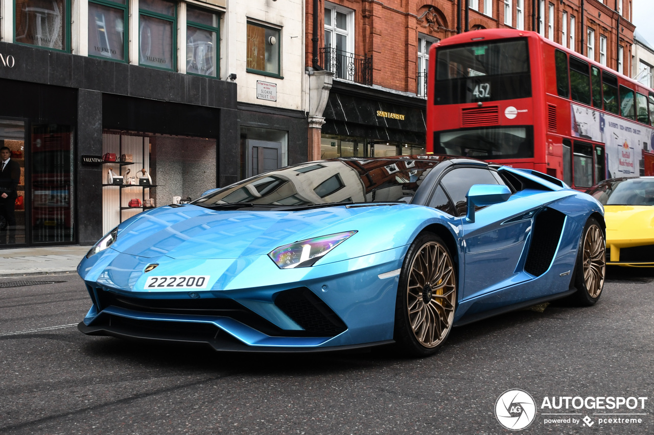 Lamborghini Aventador S LP740-4 Roadster